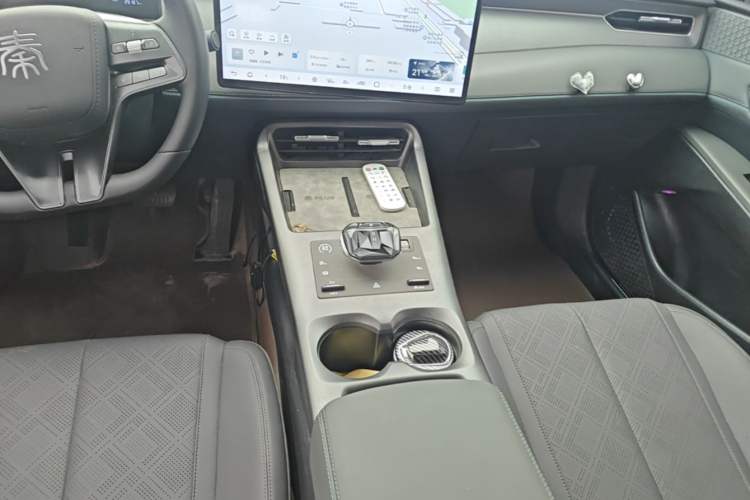 Used BYD Qin PLUS 2025 DM-i Smart Drive 55KM Leading Model Gear Lever