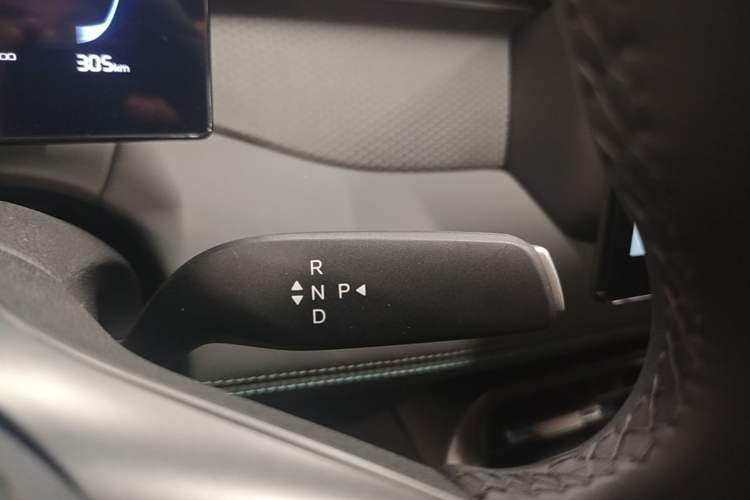 Used BYD Qin PLUS  Gear Lever
