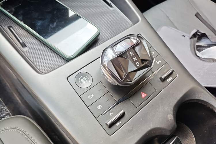 Used BYD Qin PLUS 2025 DM-i Smart Drive 55KM Leading Model Gear Lever