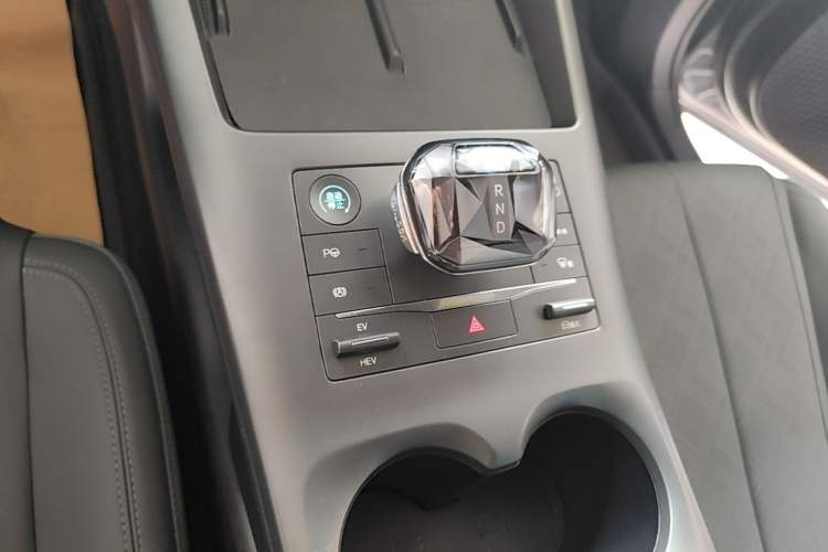 Used BYD Qin PLUS 2025 DM-i Smart Drive 55KM Beyond Model Gear Lever