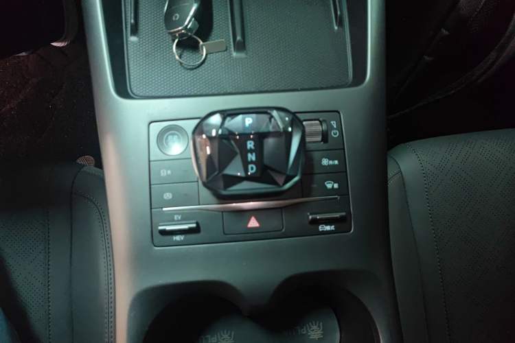 Used BYD Qin PLUS 2025 DM-i Smart Drive 55KM Leading Model Gear Lever