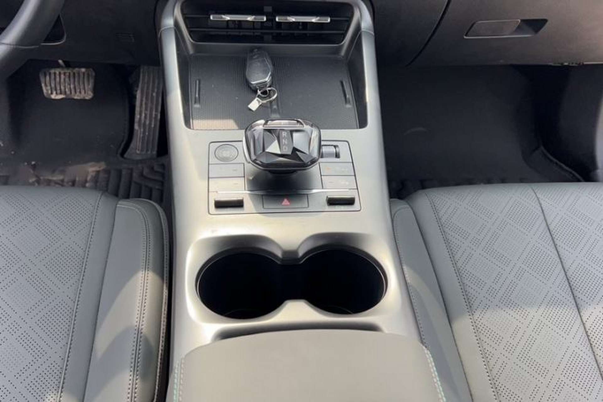 Used BYD Qin PLUS 2025 DM-i Smart Drive 55KM Leading Model Gear Lever