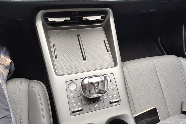 Used BYD Qin PLUS 2025 DM-i Smart Drive 55KM Leading Model Gear Lever