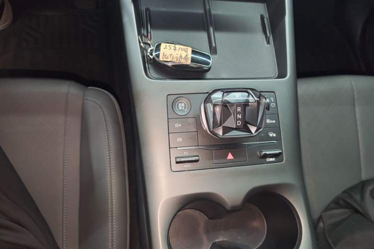 Used BYD Qin PLUS 2025 DM-i Smart Drive 55KM Leading Model Gear Lever