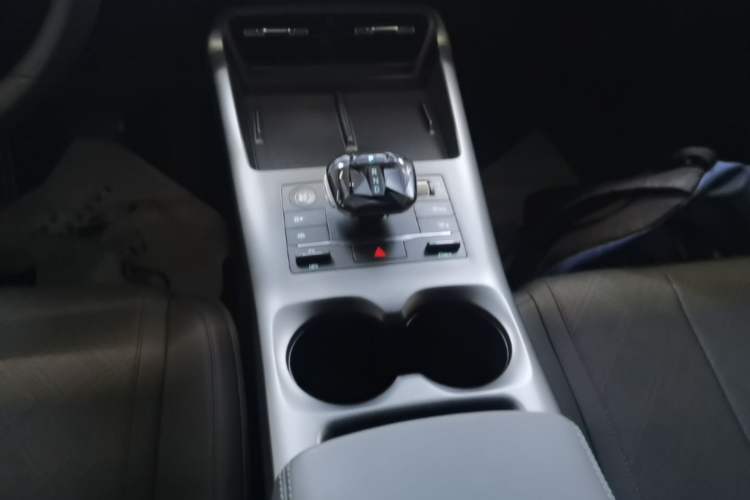 Used BYD Qin PLUS 2025 DM-i Smart Drive 55KM Leading Model Gear Lever