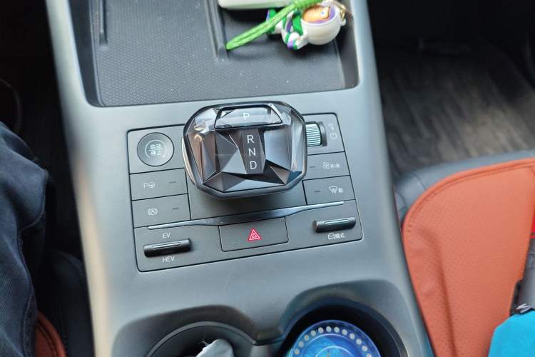 Used BYD Qin PLUS 2025 DM-i Smart Drive 120KM Superior Model Gear Lever