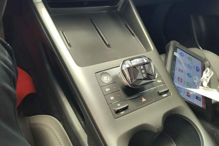 Used BYD Qin PLUS 2025 DM-i Smart Drive 55KM Leading Model Gear Lever