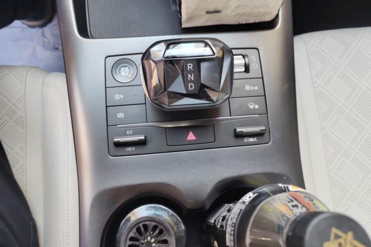 Used BYD Qin PLUS 2025 DM-i Smart Drive 55KM Leading Model Gear Lever