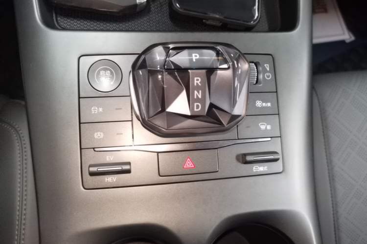 Used BYD Qin PLUS 2025 DM-i Smart Drive 55KM Leading Model Gear Lever