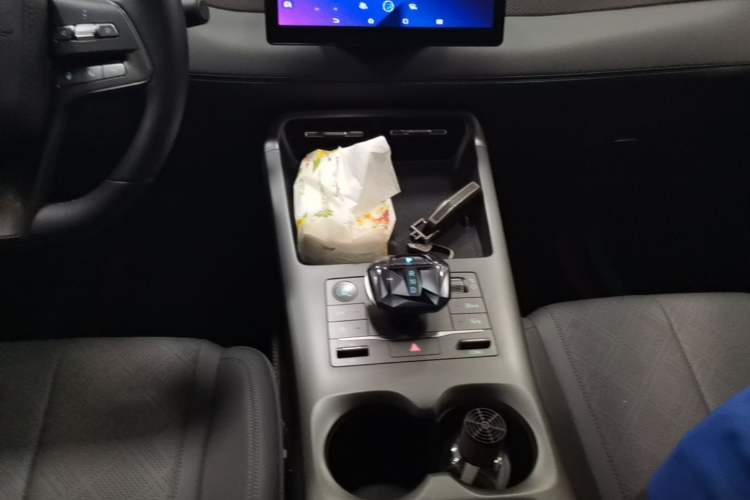 Used BYD Qin PLUS 2025 DM-i Smart Drive 55KM Leading Model Gear Lever