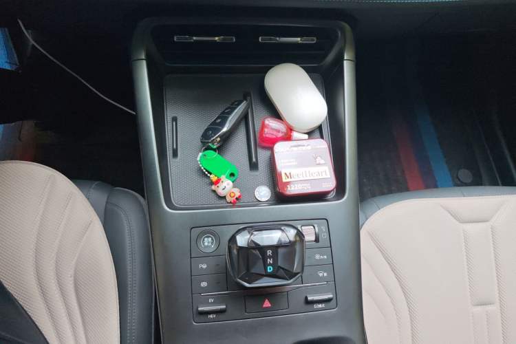 Used BYD Qin PLUS 2025 DM-i Smart Drive 120KM Superior Model Gear Lever