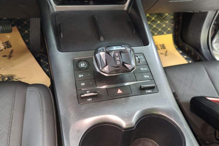 Used BYD Qin PLUS 2025 DM-i Smart Drive 55KM Leading Model Gear Lever