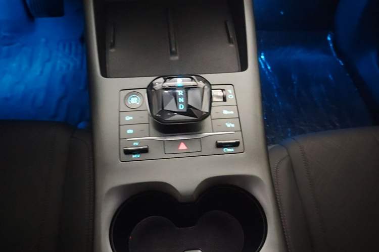Used BYD Qin PLUS 2025 DM-i Smart Drive 55KM Leading Model Gear Lever