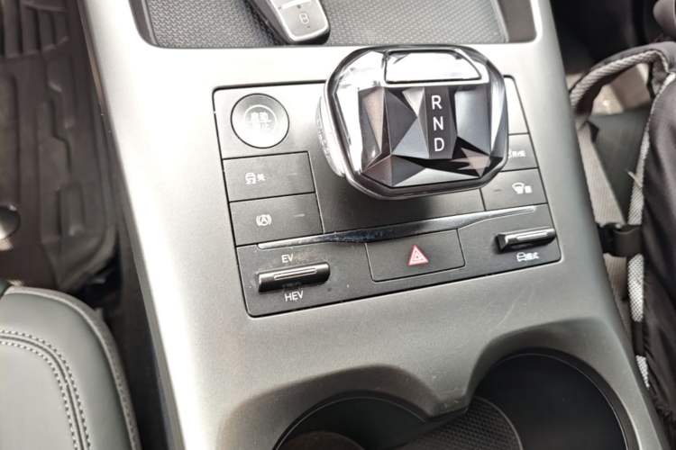 Used BYD Qin PLUS 2025 DM-i Smart Drive 55KM Leading Model Gear Lever