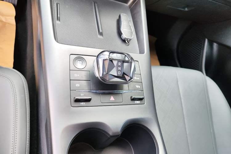 Used BYD Qin PLUS 2025 DM-i Smart Drive 55KM Leading Model Gear Lever