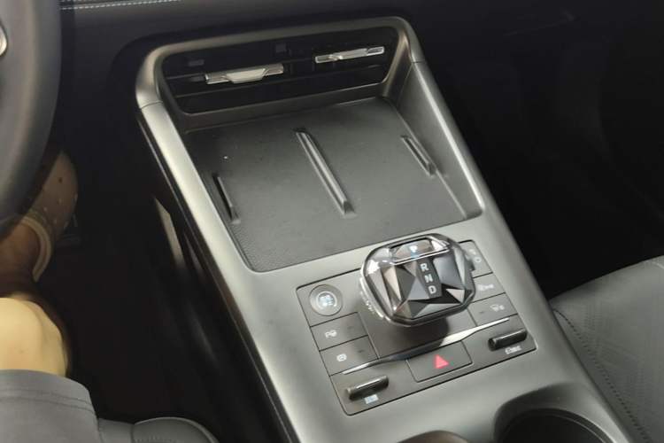 Used BYD Qin PLUS 2025 EV Smart Drive Edition 510KM Leading Model Gear Lever