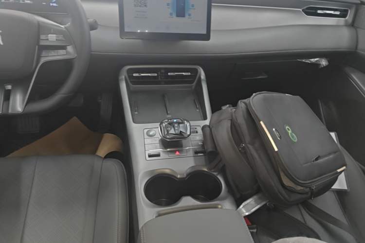 Used BYD Qin PLUS 2025 DM-i Smart Drive 55KM Leading Model Gear Lever