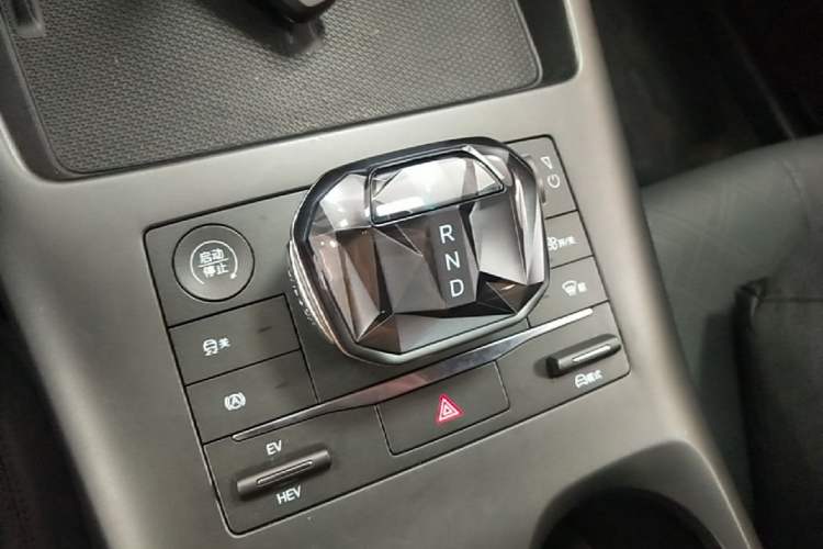 Used BYD Qin PLUS 2025 DM-i Smart Drive 55KM Leading Model Gear Lever