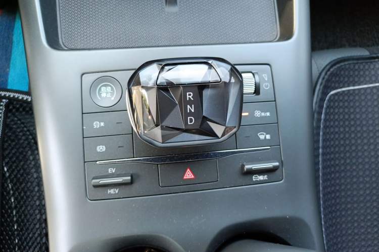 Used BYD Qin PLUS 2025 DM-i Smart Drive 55KM Leading Model Gear Lever
