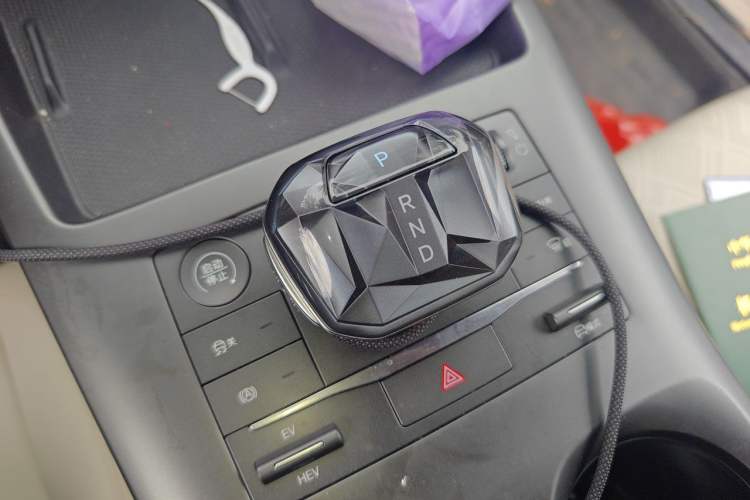 Used BYD Qin PLUS 2025 DM-i Smart Drive 55KM Leading Model Gear Lever