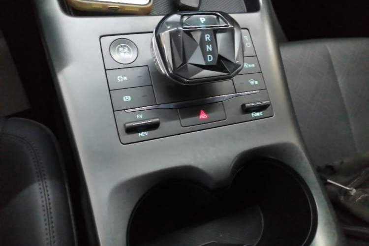 Used BYD Qin PLUS 2025 DM-i Smart Drive 55KM Leading Model Gear Lever