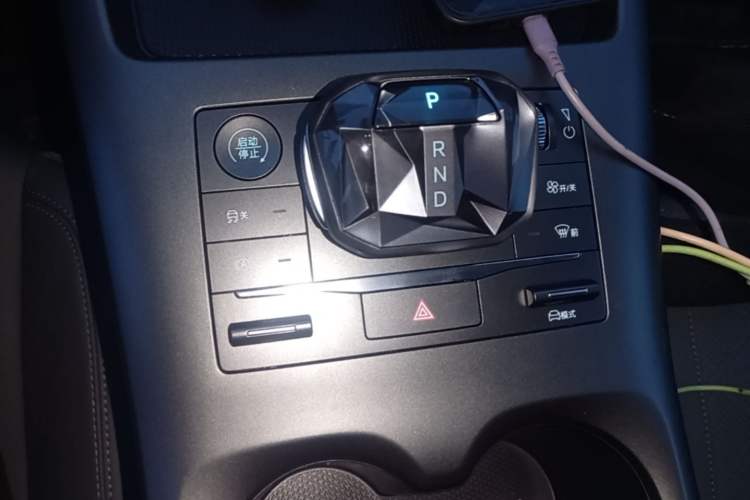 Used BYD Qin PLUS 2025 DM-i Smart Drive 55KM Leading Model Gear Lever