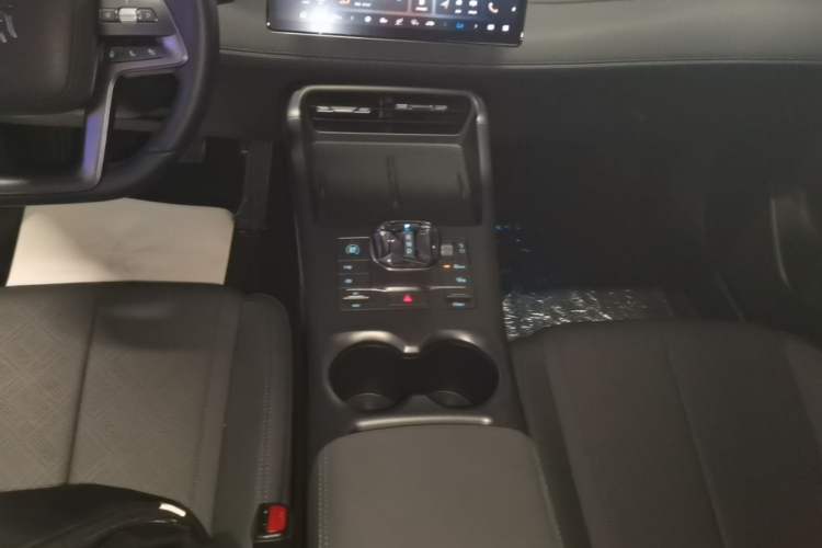 Used BYD Qin PLUS 2025 DM-i Smart Drive 120KM Superior Model Gear Lever