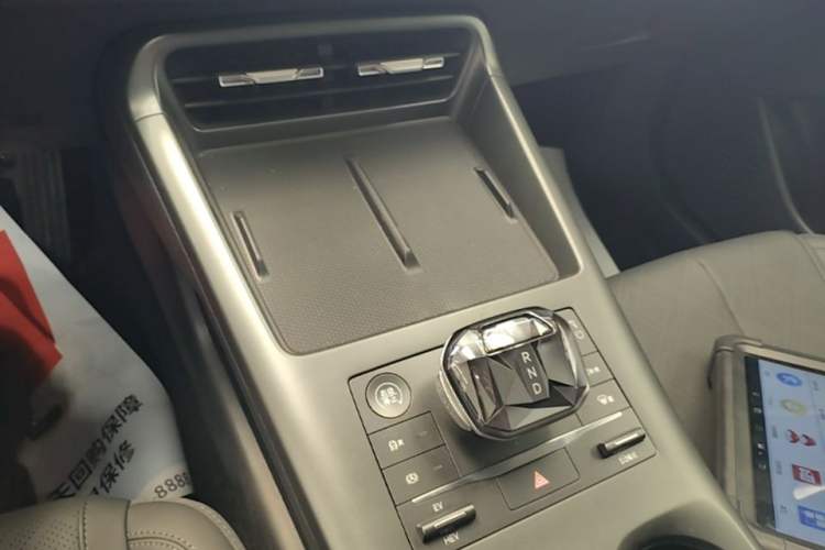 Used BYD Qin PLUS 2025 DM-i Smart Drive 55KM Leading Model Gear Lever