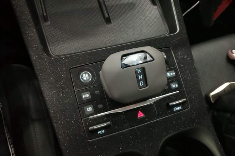 Used BYD Qin PLUS 2025 DM-i Smart Drive 120KM Superior Model Gear Lever
