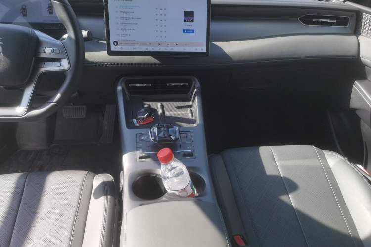 Used BYD Qin PLUS 2025 DM-i Smart Drive 120KM Superior Model Gear Lever