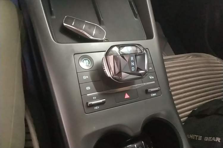 Used BYD Qin PLUS 2025 DM-i Smart Drive 55KM Leading Model Gear Lever