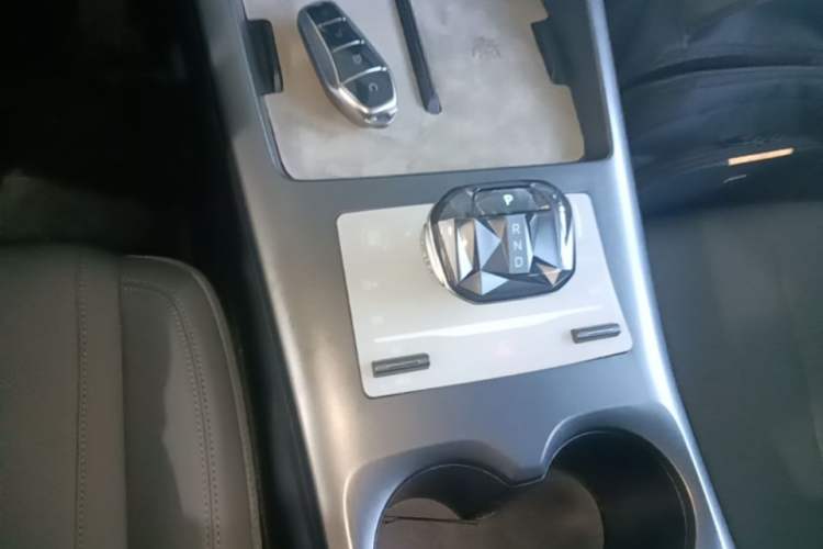 Used BYD Qin PLUS 2025 DM-i Smart Drive 55KM Leading Model Gear Lever