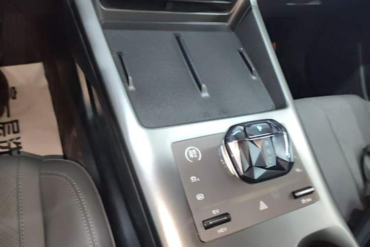 Used BYD Qin PLUS 2025 DM-i Smart Drive 55KM Leading Model Gear Lever