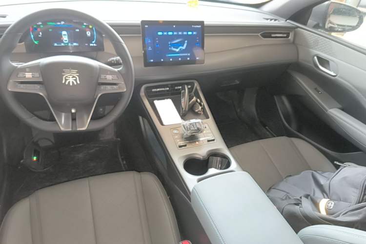 Used BYD Qin PLUS 2025 DM-i Smart Drive 55KM Leading Model Gear Lever