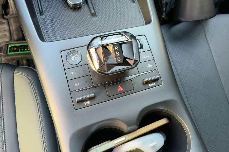 Used BYD Qin PLUS 2025 EV Smart Drive Edition 420KM Leading Model Gear Lever