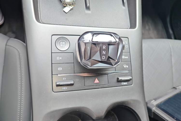 Used BYD Qin PLUS 2025 DM-i Smart Drive 55KM Leading Model Gear Lever