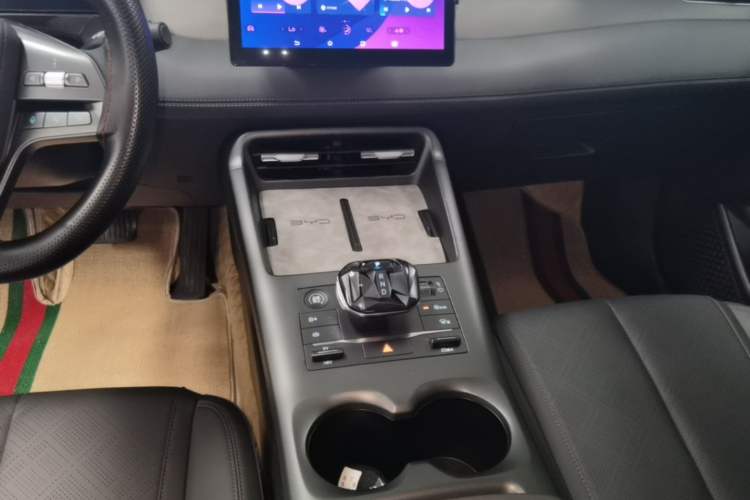 Used BYD Qin PLUS 2025 DM-i Smart Drive 55KM Leading Model Gear Lever