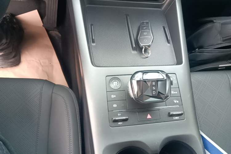 Used BYD Qin PLUS 2025 DM-i Smart Drive 55KM Leading Model Gear Lever