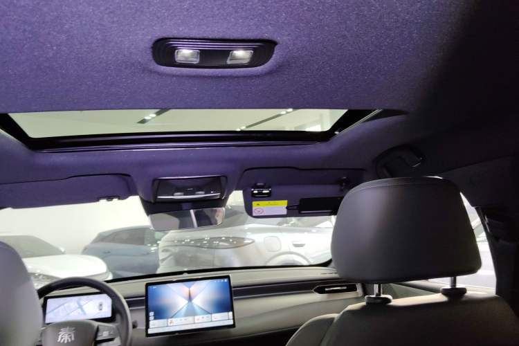 Used BYD Qin PLUS 2025 DM-i Smart Drive 120KM Superior Model Headliner