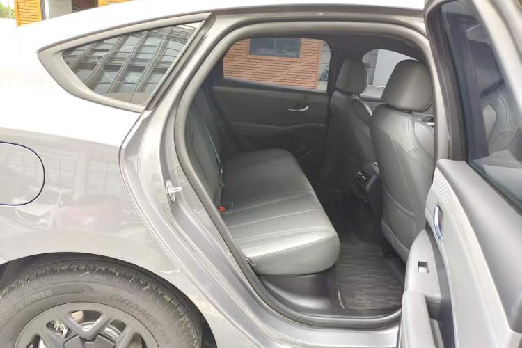 Used BYD Qin PLUS 2025 DM-i Smart Drive 55KM Leading Model Interior 1