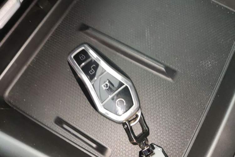 Used BYD Qin PLUS 2025 DM-i Smart Drive 55KM Leading Model Interior 1