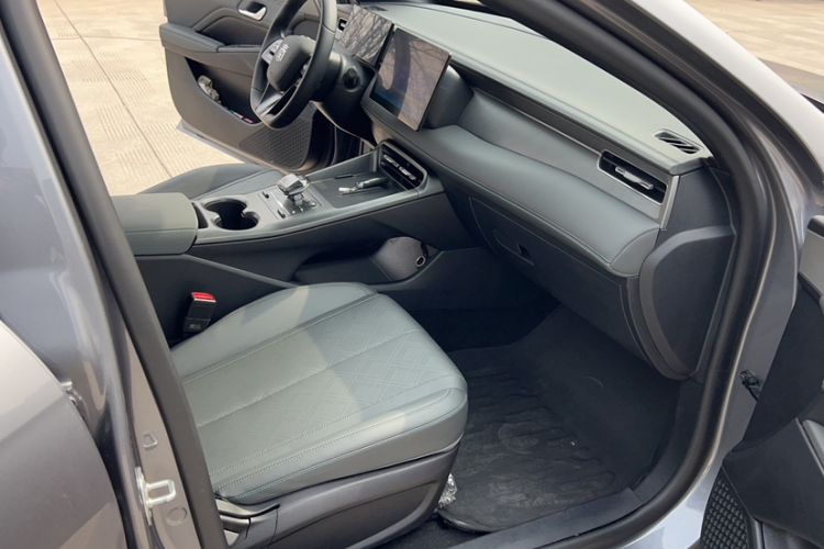 Used BYD Qin PLUS 2025 DM-i Smart Drive 55KM Leading Model Interior 1