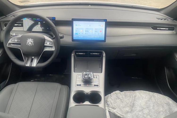 Used BYD Qin PLUS 2025 DM-i Smart Drive 55KM Leading Model Interior 1