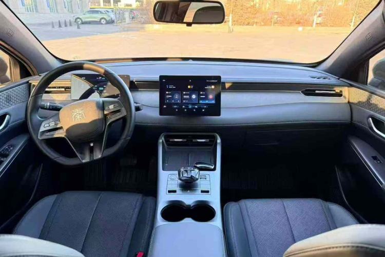 Used BYD Qin PLUS 2025 DM-i Smart Drive 55KM Leading Model Interior 1