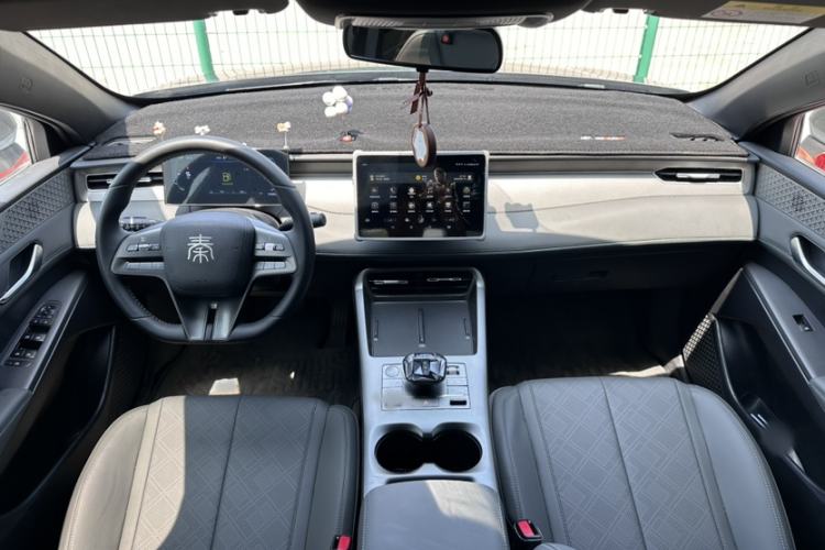 Used BYD Qin PLUS 2025 DM-i Smart Drive 55KM Leading Model Interior 1