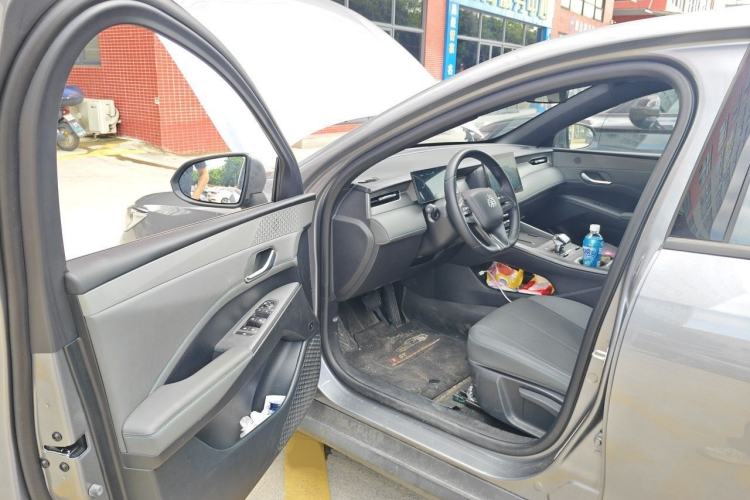 Used BYD Qin PLUS 2025 DM-i Smart Drive 55KM Leading Model Interior 3