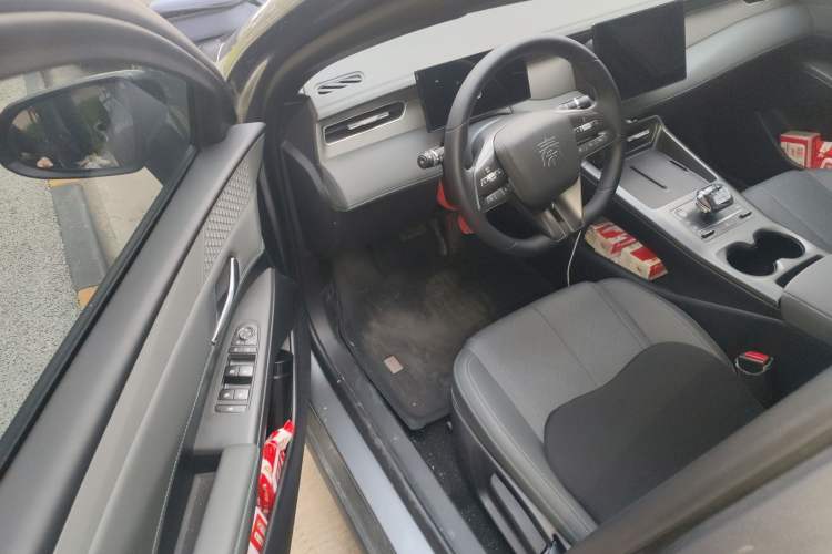 Used BYD Qin PLUS 2025 DM-i Smart Drive 55KM Leading Model Interior 3