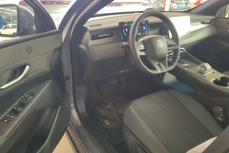 Used BYD Qin PLUS 2025 DM-i Smart Drive 55KM Leading Model Interior 3
