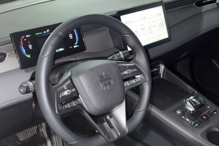 Used BYD Qin PLUS 2025 DM-i Smart Drive 55KM Leading Model Interior 5