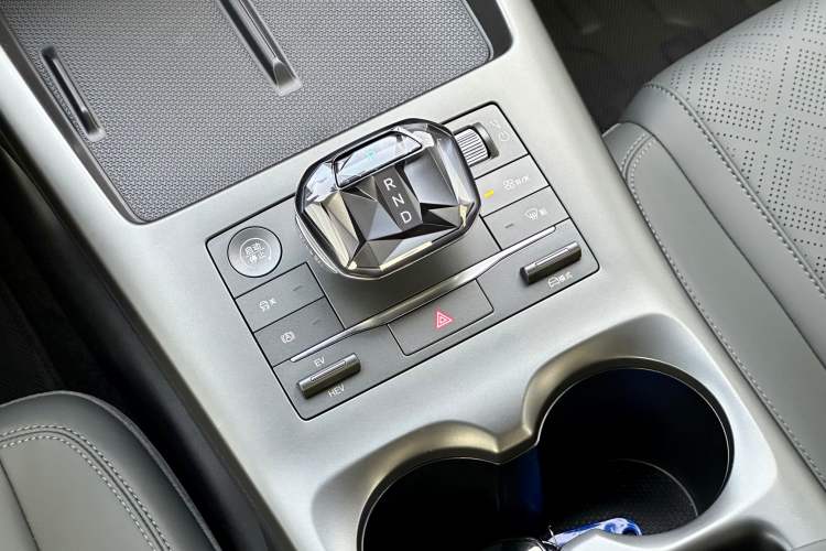 Used BYD Qin PLUS 2025 DM-i Smart Drive 55KM Leading Model Interior 6
